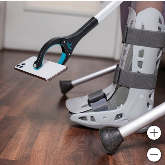 White and Blue Garden Pruning Shears with Curved Handles - Picture 4 of 13